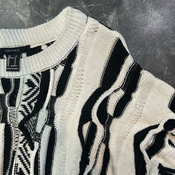 Forever 21 Small Black White Long Sleeve Sweater - Picture 4 of 9